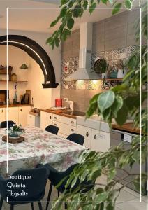Kuchyň nebo kuchyňský kout v ubytování Boutique Quinta Physalis