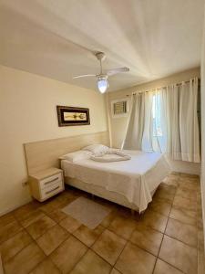 a bedroom with a bed and a ceiling fan at Apartamento veira-mar. 1102 in Barra Velha