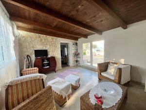 a living room with a couch and a table at Villa dei Venti in Ostuni