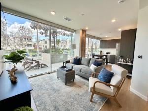 Nimitz Crossing Luxury Residences的厨房或小厨房