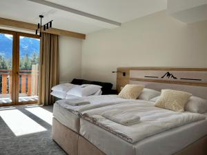 Un pat sau paturi într-o cameră la Javorinka Resort
