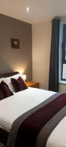 Voodi või voodid majutusasutuse City Apartment in Great Location with a Balcony & Parking Possible - West One toas