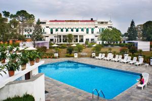 Bazén v ubytování Hotel Shanker-Palatial Heritage Kathmandu nebo v jeho okolí