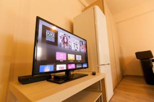 a flat screen tv sitting on top of a table at Studio 24 in Iaşi