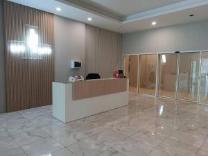 Ο χώρος του λόμπι ή της ρεσεψιόν στο 19th Floor Condo in Cevahir with pool fitness