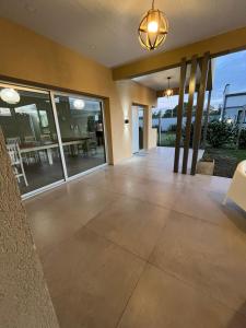 an empty living room with a view of the ocean at Casa Quinta in Chivilcoy