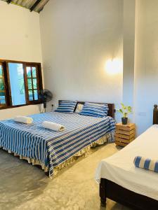 Postel nebo postele na pokoji v ubytování Unakuruwa Ravenala Homestay + 37 fotografií