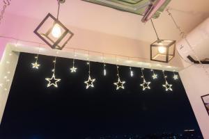 Gambar di galeri bagi Jacuzzi & Big Screen By Buddies Home di Greater Noida