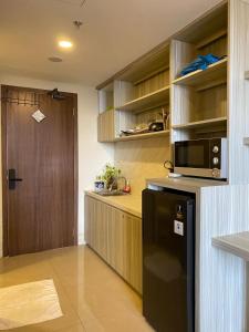 Nhà bếp/bếp nhỏ tại Nagoya Thamrin Apartment Tower B #05-16