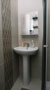 Bilik mandi di Home Away from Home