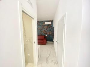 a hallway with a red couch in a room at IL VIAGGIATORE RELAIS SUL MARE in Gaeta