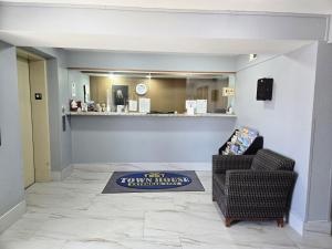 Гостиная зона в TownHouse Extended Stay Hotel Downtown