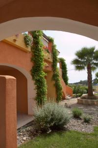 A garden outside Argonauti Residence