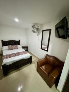 Rúm í herbergi á Hotel Tucan Pereira