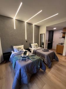a hotel room with two beds in a room at Travellar Spot 12 in Ribeirão Preto