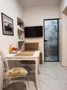 Μια τηλεόραση ή/και κέντρο ψυχαγωγίας στο Riverside Elegance