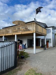 旺阿马塔Murrays On Mary的房屋顶部的甲板