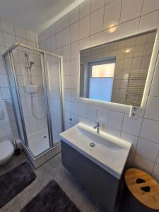 Koupelna v ubytování Kleine Möwe Emden + 15 fotografií