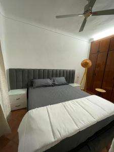 a bedroom with a bed and a ceiling fan at Appartement marina beach f5 n6 in M'diq
