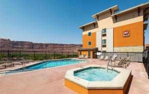 Bazen v nastanitvi oz. blizu nastanitve My Place Hotel-Moab, UT