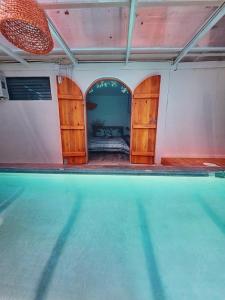 Bazén v ubytování Parguera Beach Club & Hotel nebo v jeho okolí