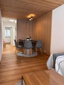 Posezení v ubytování Luxuse Ferienwohnung Flüe 11 + 32 fotografií