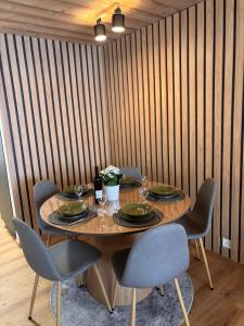 Posezení v ubytování Luxuse Ferienwohnung Flüe 11