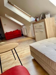 Posteľ alebo postele v izbe v ubytovaní City Center Apartman Miskolc