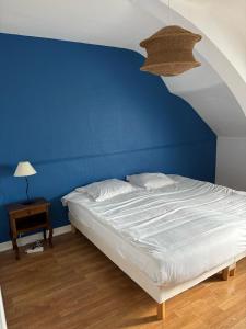 Postel nebo postele na pokoji v ubytování Le Manoir de Conteville