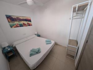 En eller flere senge i et værelse på Apartamento en Torremolinos, Los Alamos + 14 billeder