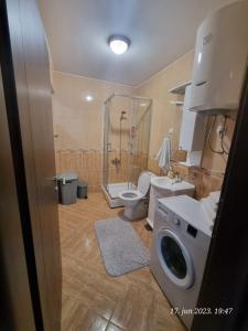 Koupelna v ubytování BOK HOLIDAY HOME Petrovac