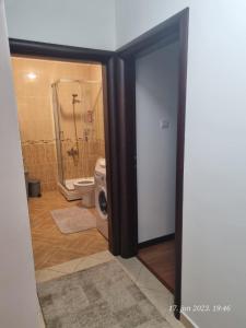 Koupelna v ubytování BOK HOLIDAY HOME Petrovac + 14 fotografií