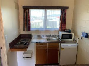 Kuchyň nebo kuchyňský kout v ubytování Wayfarer Motel