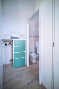 Koupelna v ubytování Flat with terrace close to Forum and Milanofiori Metro + 13 fotografií