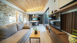 a living room with a couch and a table at Complejo Vivir Serrano in Sierra de los Padres