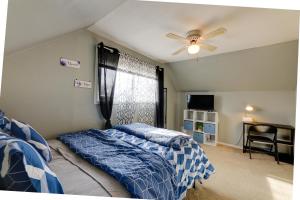 Postel nebo postele na pokoji v ubytování 4-Bedroom Cincinnati Vacation Rental!