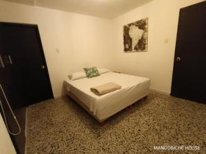 Postel nebo postele na pokoji v ubytování MANGO BiCHE - HOUSE
