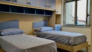 Postel nebo postele na pokoji v ubytování Apartaments Luxury Schiavonea