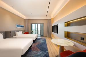 Μια τηλεόραση ή/και κέντρο ψυχαγωγίας στο Holiday Inn Express Qidong Economic Zone by IHG