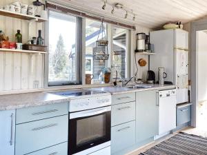 Kuchyň nebo kuchyňský kout v ubytování Cozy Retreat in Ellinge Lyng - By Traum Ferienwohnungen