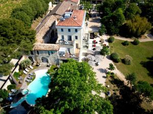 Bazén v ubytování Domaine de Verchant & Spa - Relais & Châteaux nebo v jeho okolí