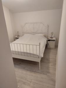 Katil atau katil-katil dalam bilik di Apartments with swimming pool Motovun - Bataji, Central Istria - Sredisnja Istra - 7069
