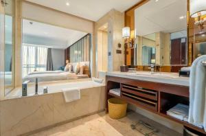 Koupelna v ubytování Kangda Howard Johnson Hotel Qingdao