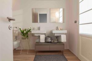 Koupelna v ubytování Zuani Casa + 24 fotografií
