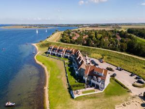 een luchtfoto van een huis op een eiland in het water bij Holiday Home Brouwersdam with Sauna in Brouwershaven