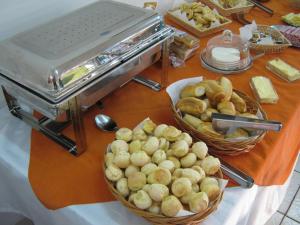 a table with two baskets of bread and cheese at Hotel Nautico in Três Marias