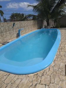 Bazén v ubytování casa perto da praia, clima bom para descansar. nebo v jeho okolí