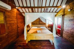 Ένα ή περισσότερα κρεβάτια σε δωμάτιο στο Cening Bagus Bungalow