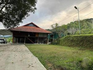 a building with a grass yard in front of it at Hà Giang Homestay in Lan Hung