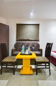 Posezení v ubytování Hotel Kelvish Free Airport Pickup